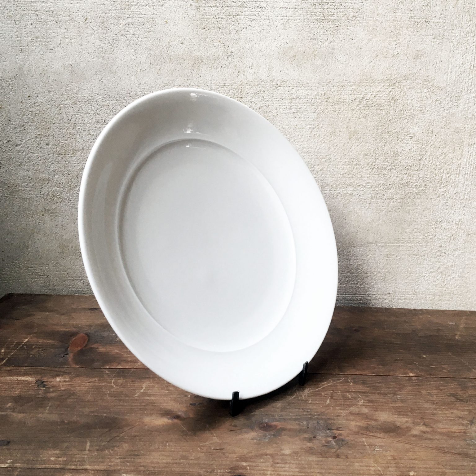 磁器の丸皿 – guillemets+saruyama