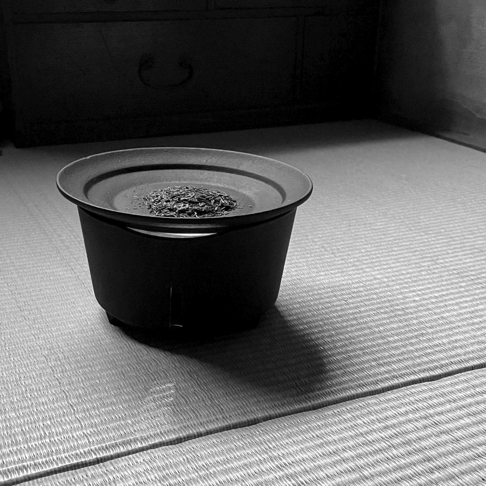 茶香炉」 incense burner for maboroshi – guillemets+saruyama